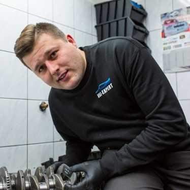 Robert KFZ-Mechaniker